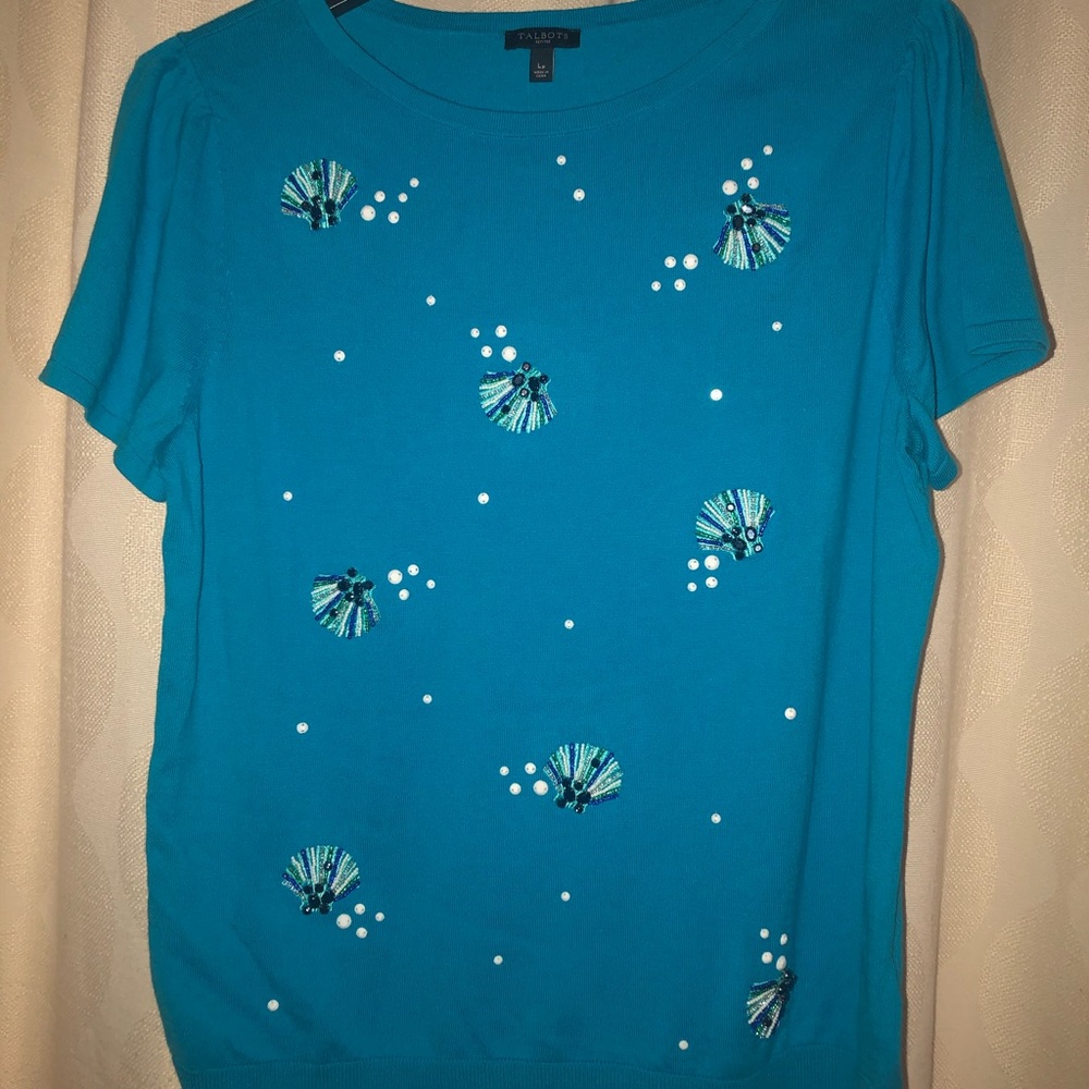 Blue short sleeve with shells